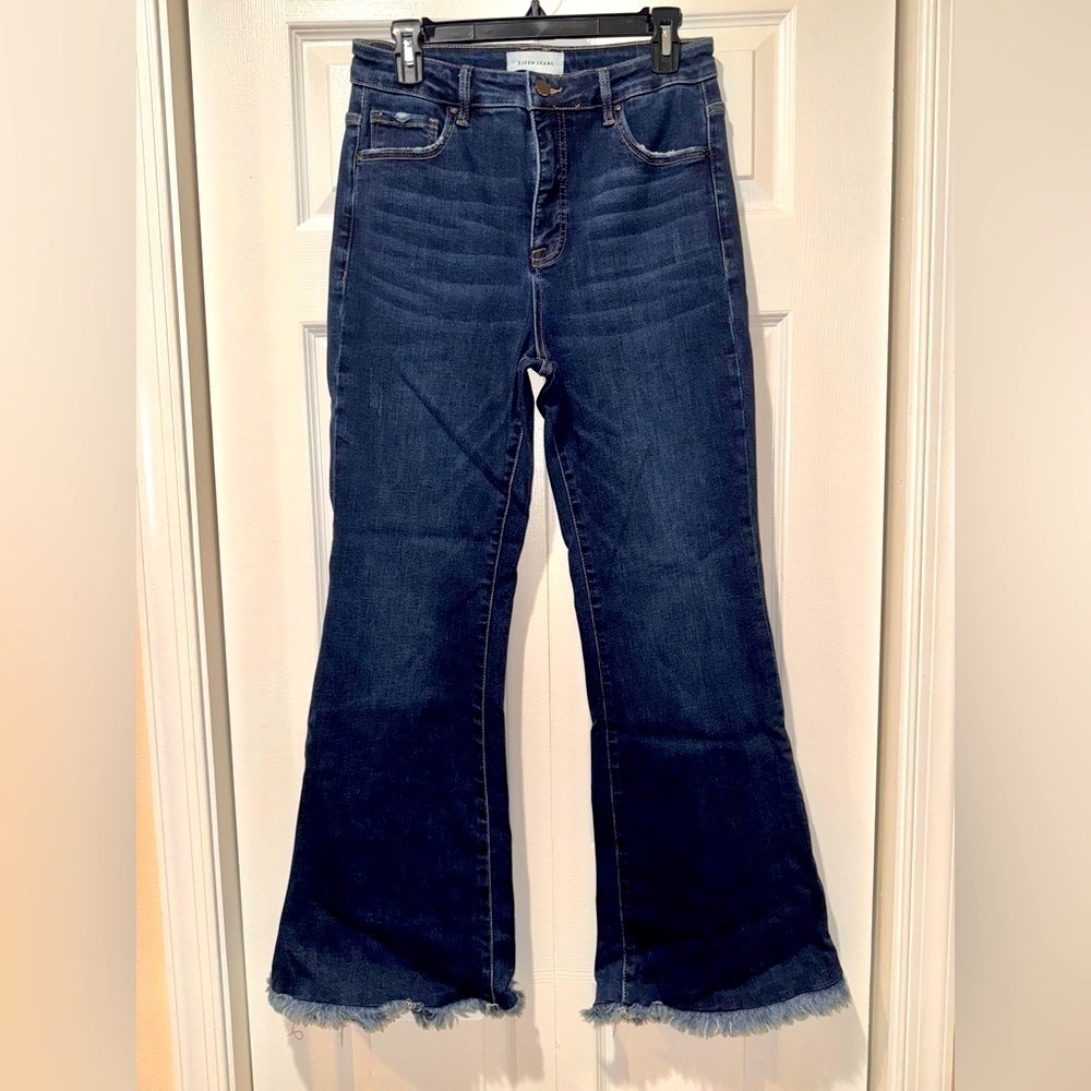 Risen Full Size High Rise Frayed Hem Flare Jeans. Size Jr 9. Dark blue. EUC